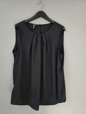 Jones New York Black Sleeveless Pleated Neck Shell Top